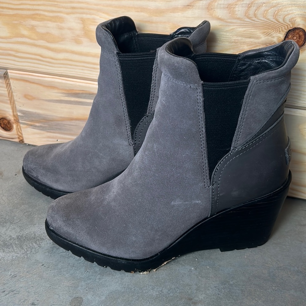 Sorel grey boots